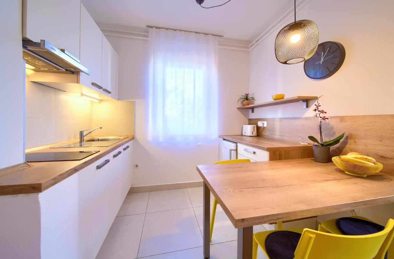 נייביצה Apartments Meri מראה חיצוני תמונה