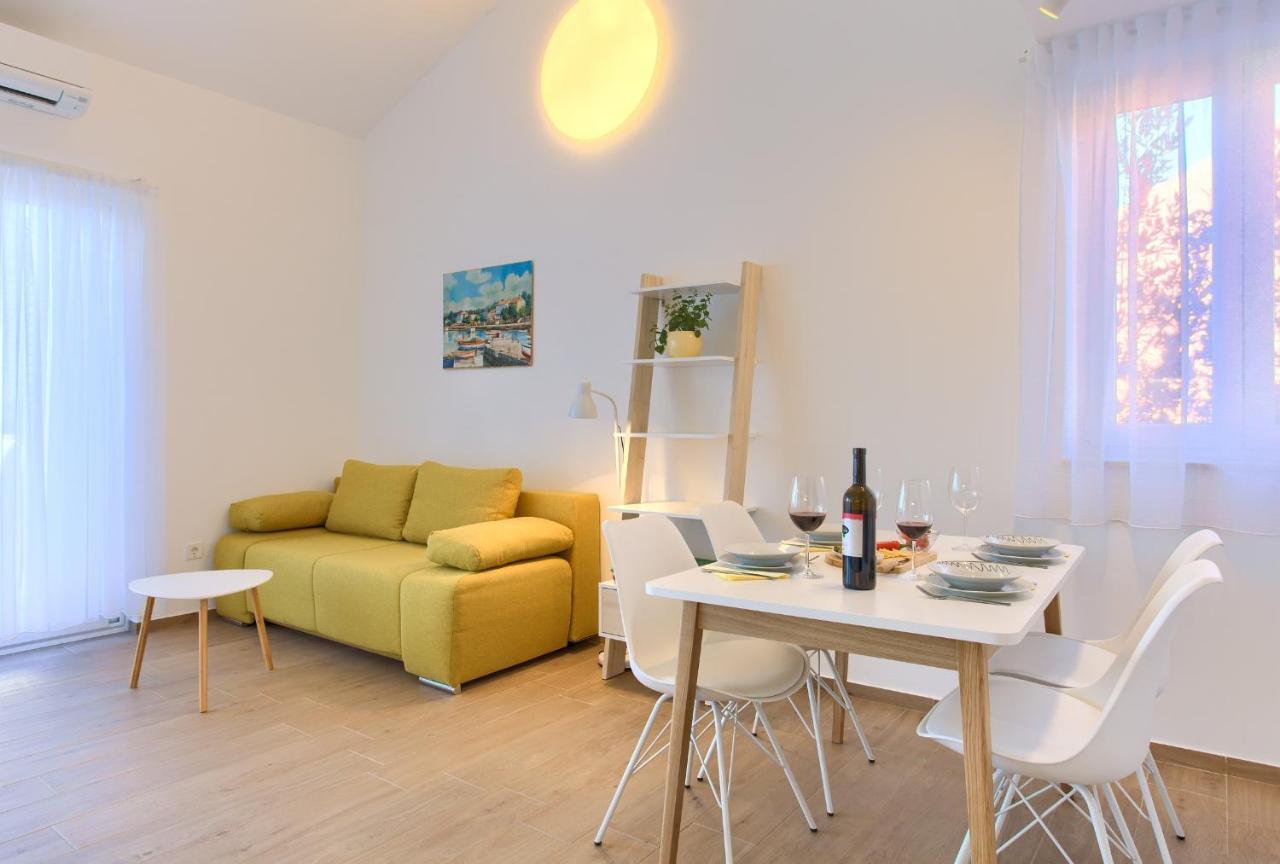 נייביצה Apartments Meri מראה חיצוני תמונה