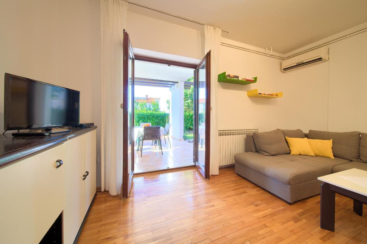 נייביצה Apartments Meri מראה חיצוני תמונה
